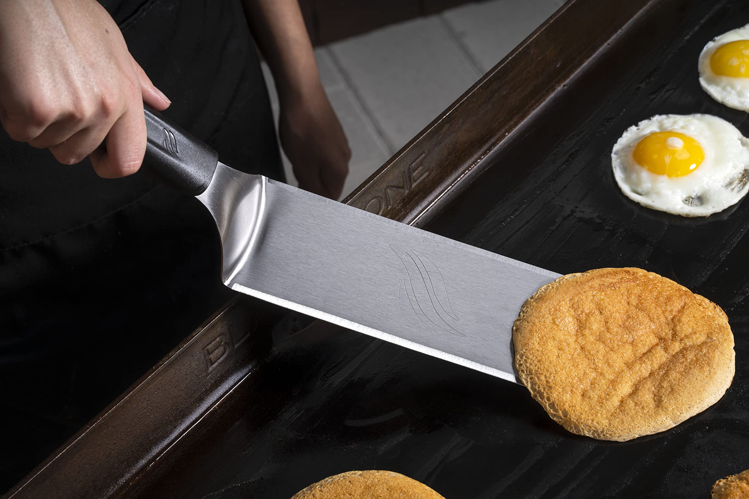 Blackstone 5550 dishwasher-safe spatula: easy cleanup after barbecues and family meals