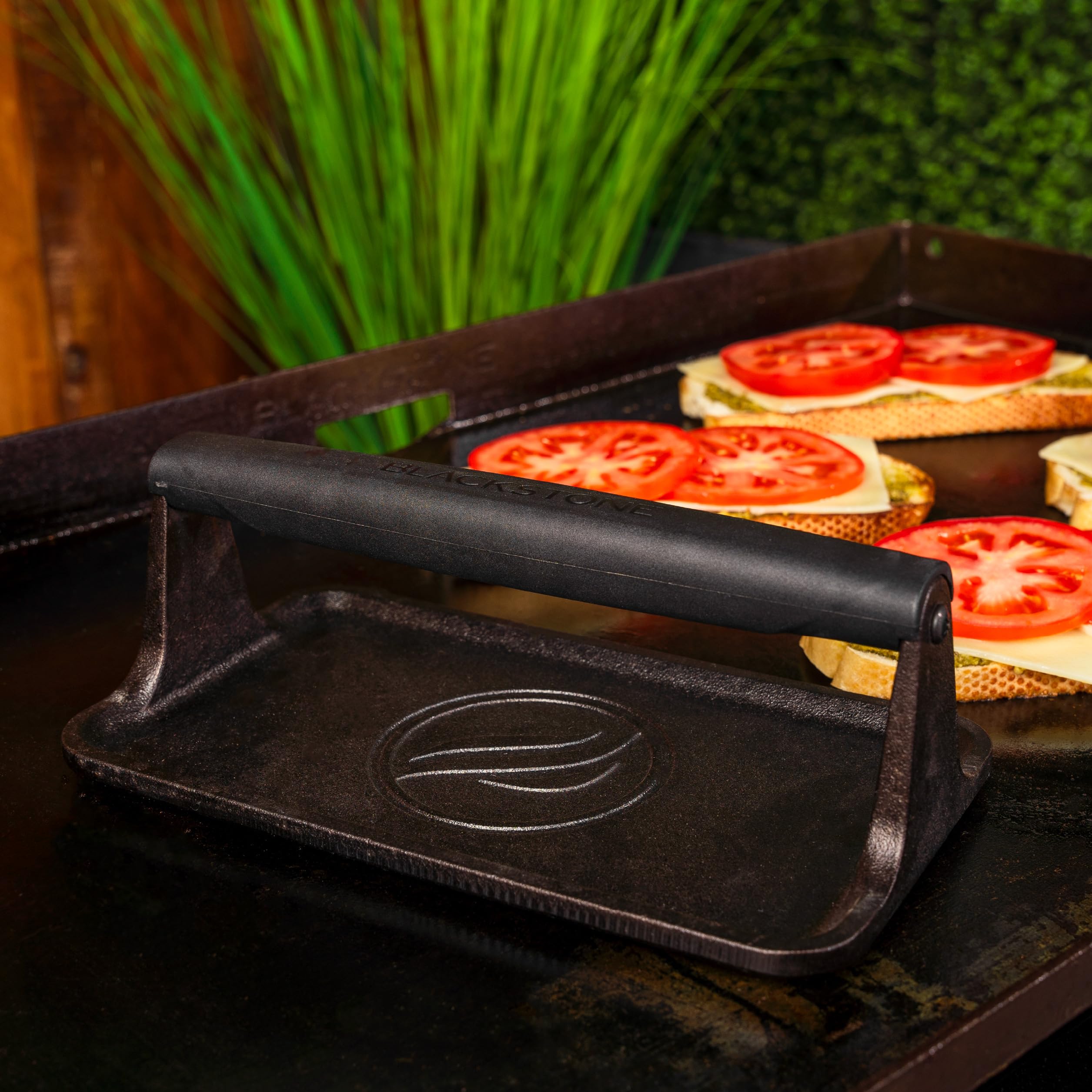 Blackstone 5553 10x5-5 inch rectangle press distributes heat across burgers for even browning