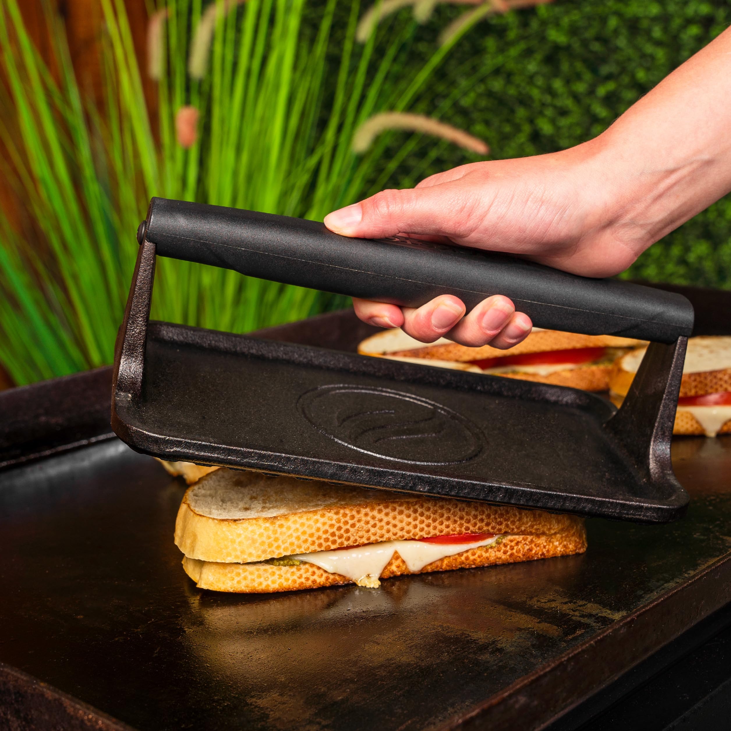 Blackstone 5553 burger and bacon press on grill helps flatten and render fats