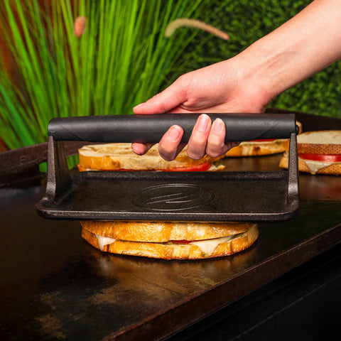 Blackstone 5553 versatile press works with grills, skillets, and flat pans