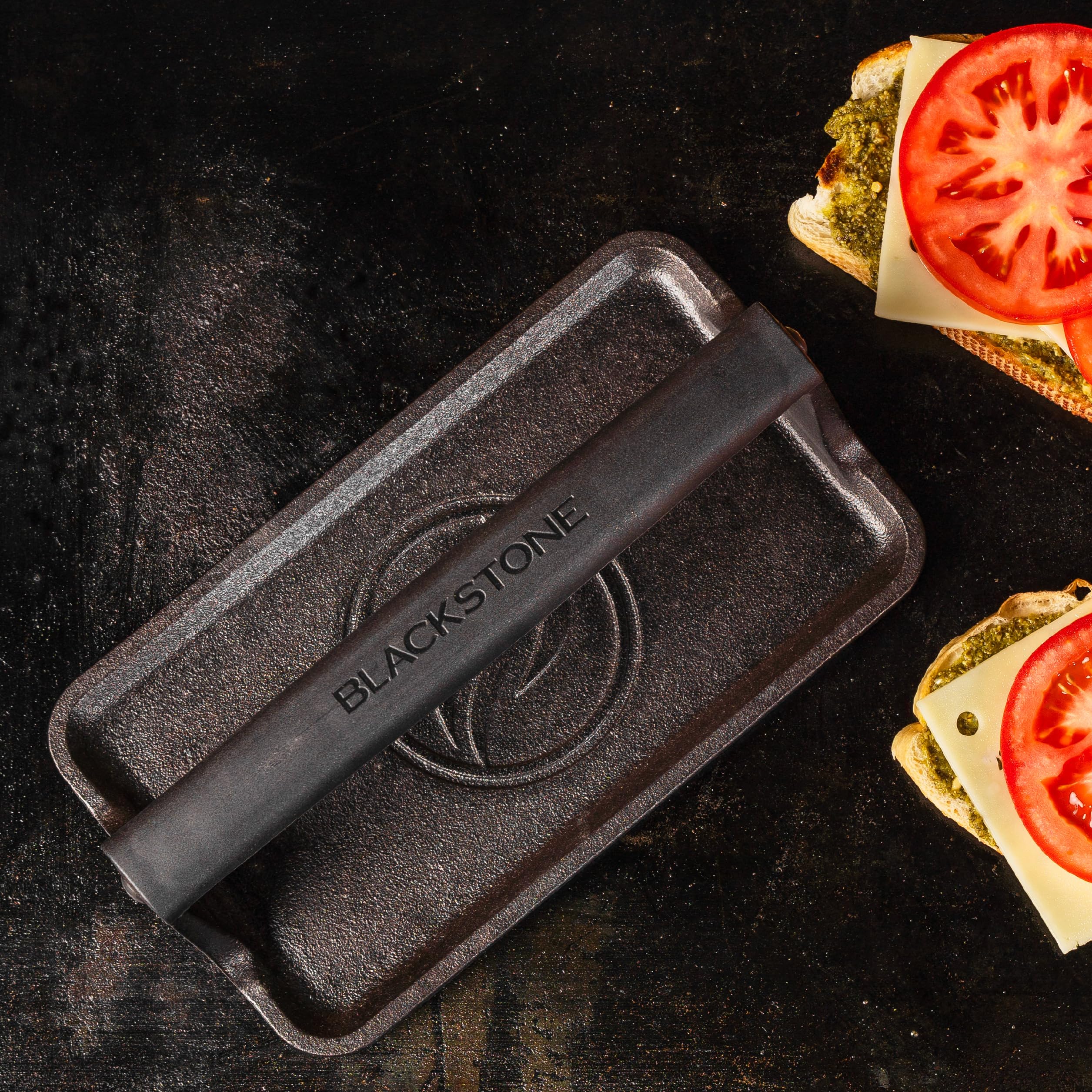 Blackstone 5553 smooth bottom cast iron ensures uniform contact with the cooking surface