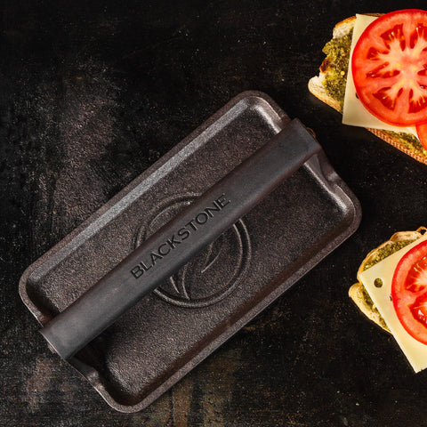 Blackstone 5553 smooth bottom cast iron ensures uniform contact with the cooking surface