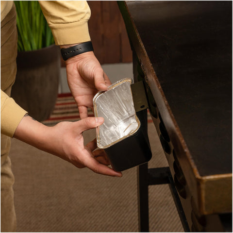 BLACKSTONE grease cup liner in large-capacity tray keeps drip area tidy during brunch.