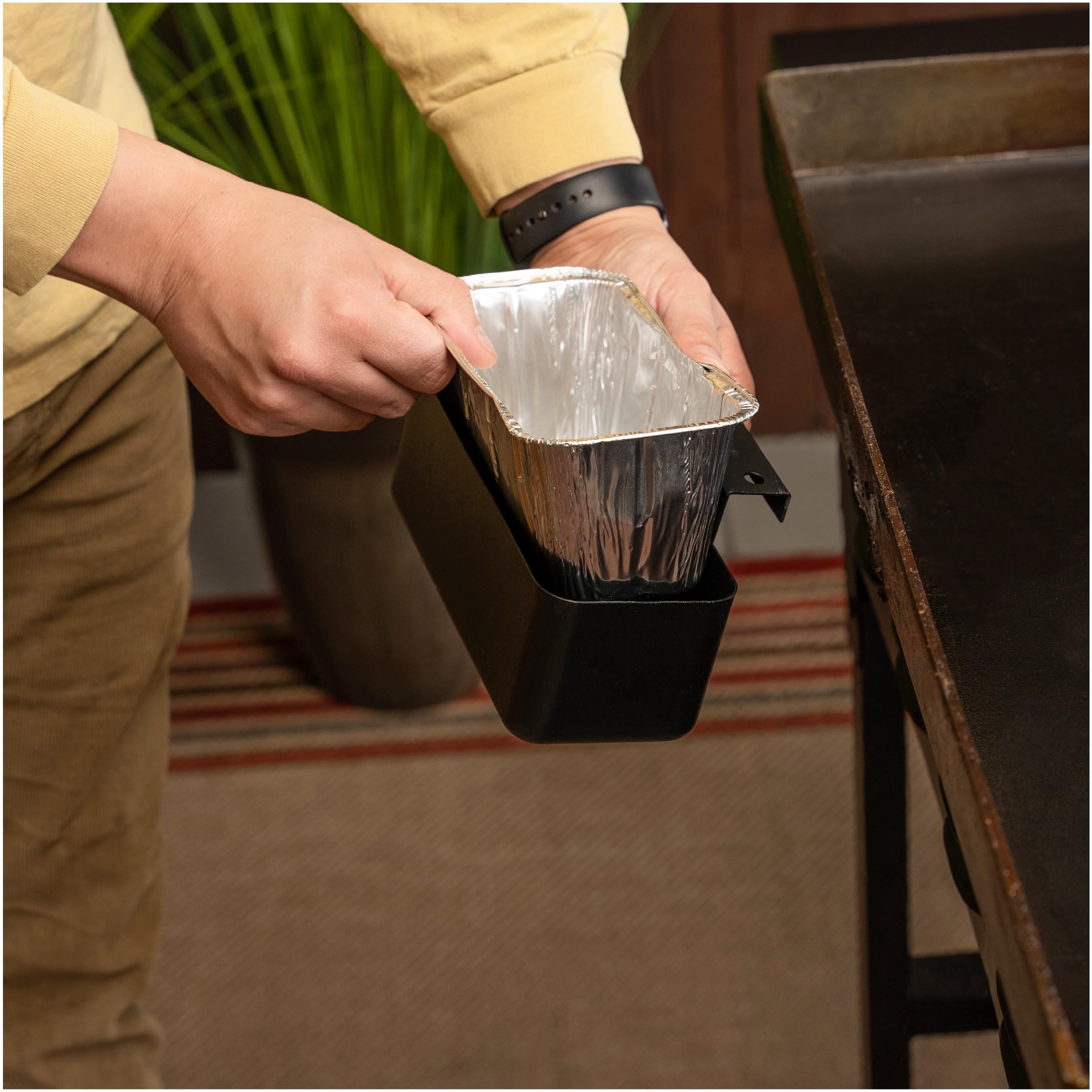 BLACKSTONE 5709 liner demonstrates mess-free cleanup and quick disposal between sessions.