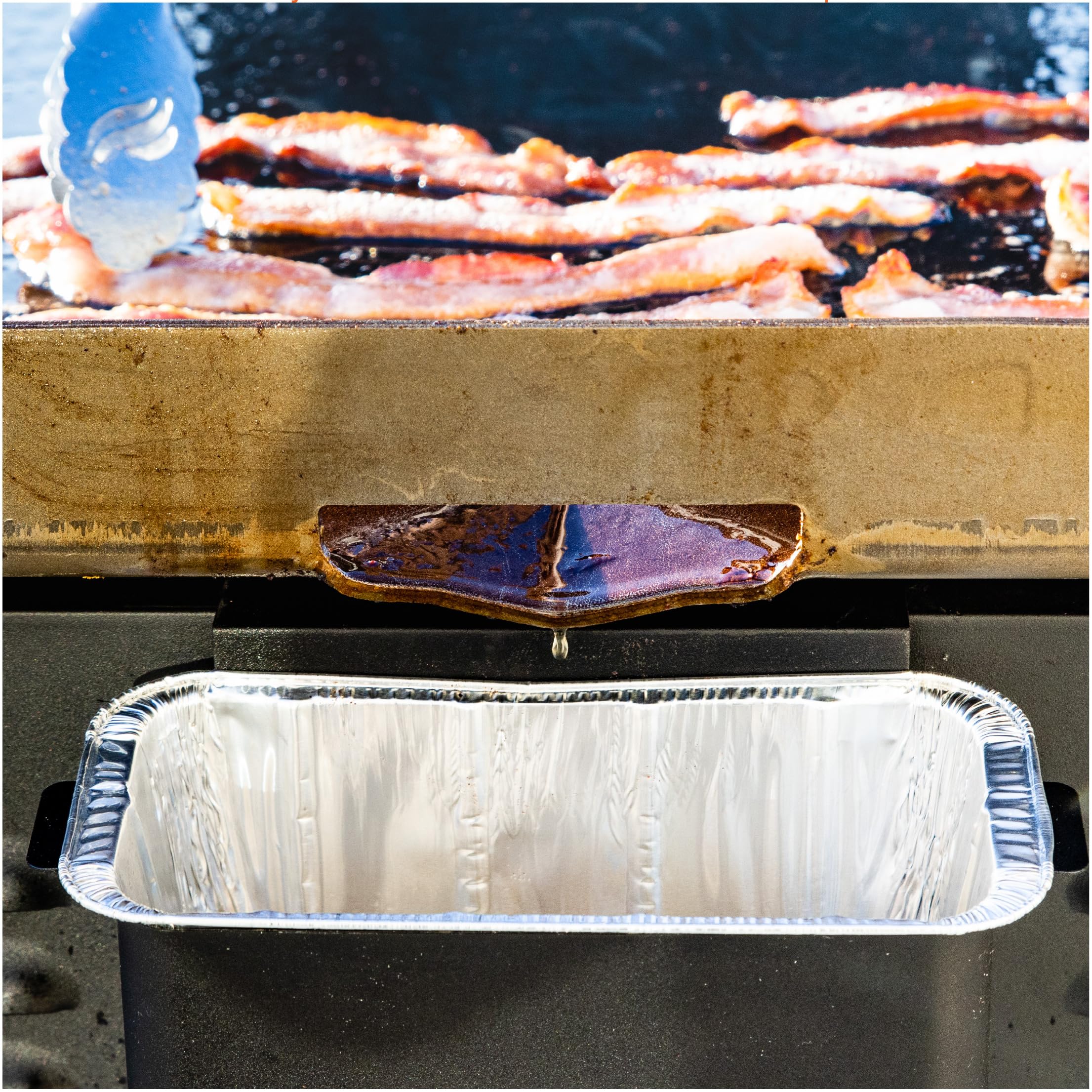BLACKSTONE rear grease system-compatible liner prevents leaks and simplifies cleanup.
