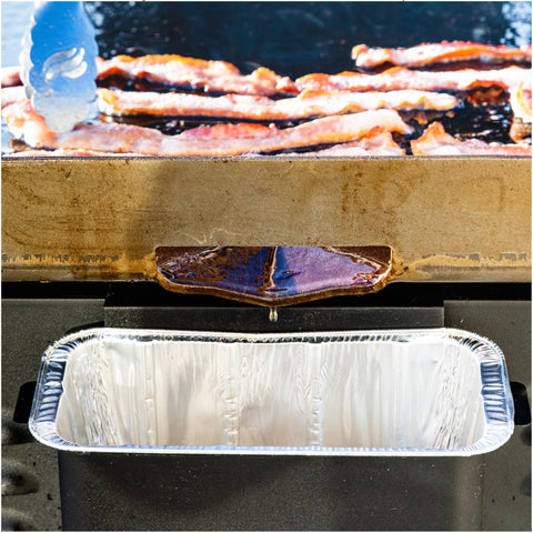 BLACKSTONE rear grease system-compatible liner prevents leaks and simplifies cleanup.