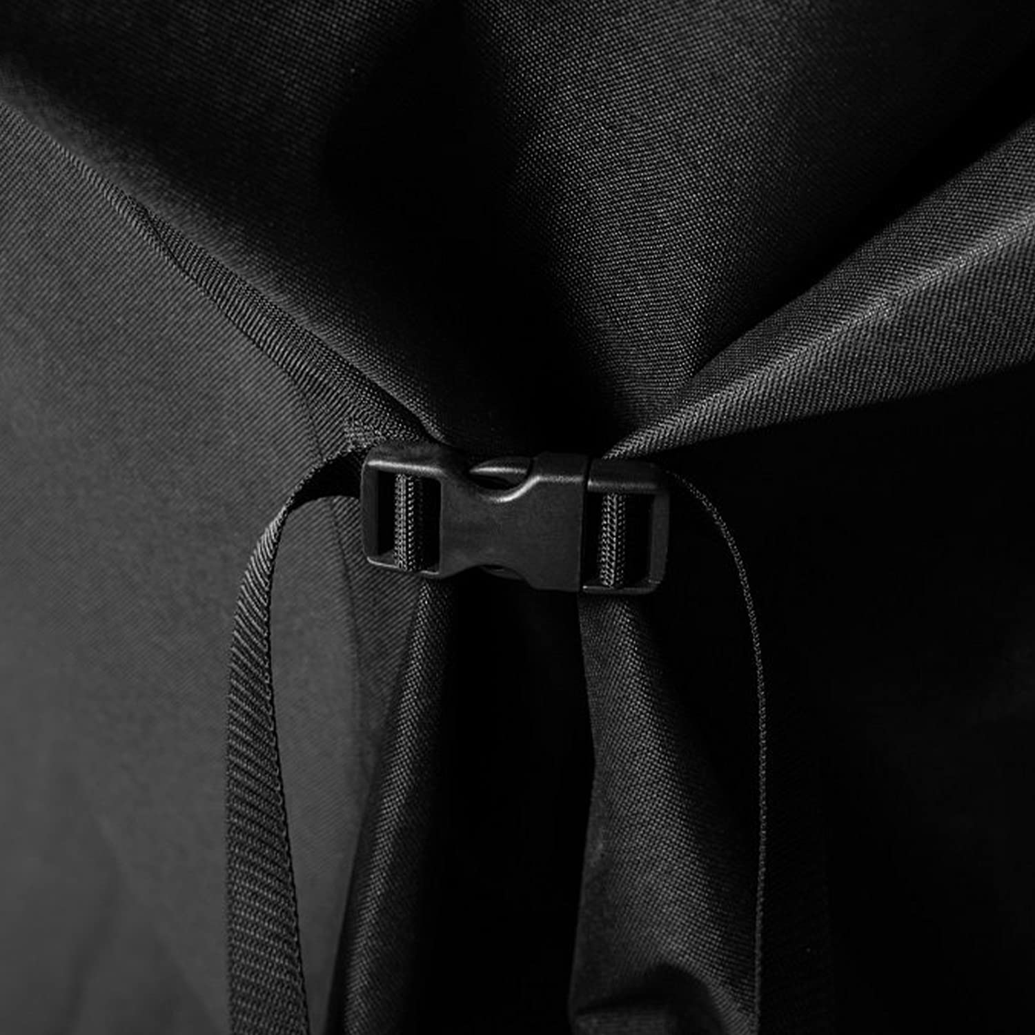 Heavy-duty 600D polyester highlights long-lasting protective performance