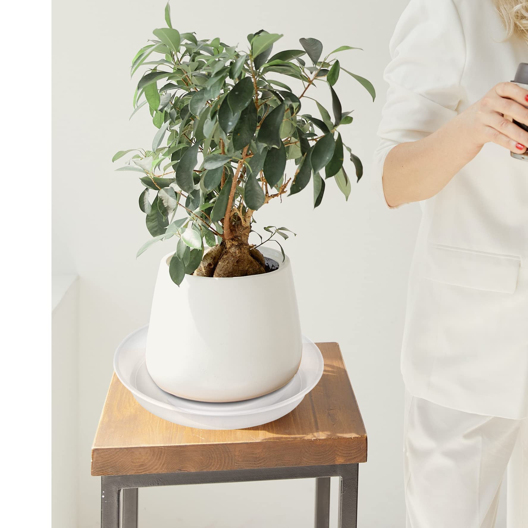Bleuhome 4-inch plant saucer bottom texture close-up emphasizes thickness and longevity