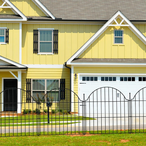 Blingluck complete fence set includes panels, stakes, and removable gate lock.