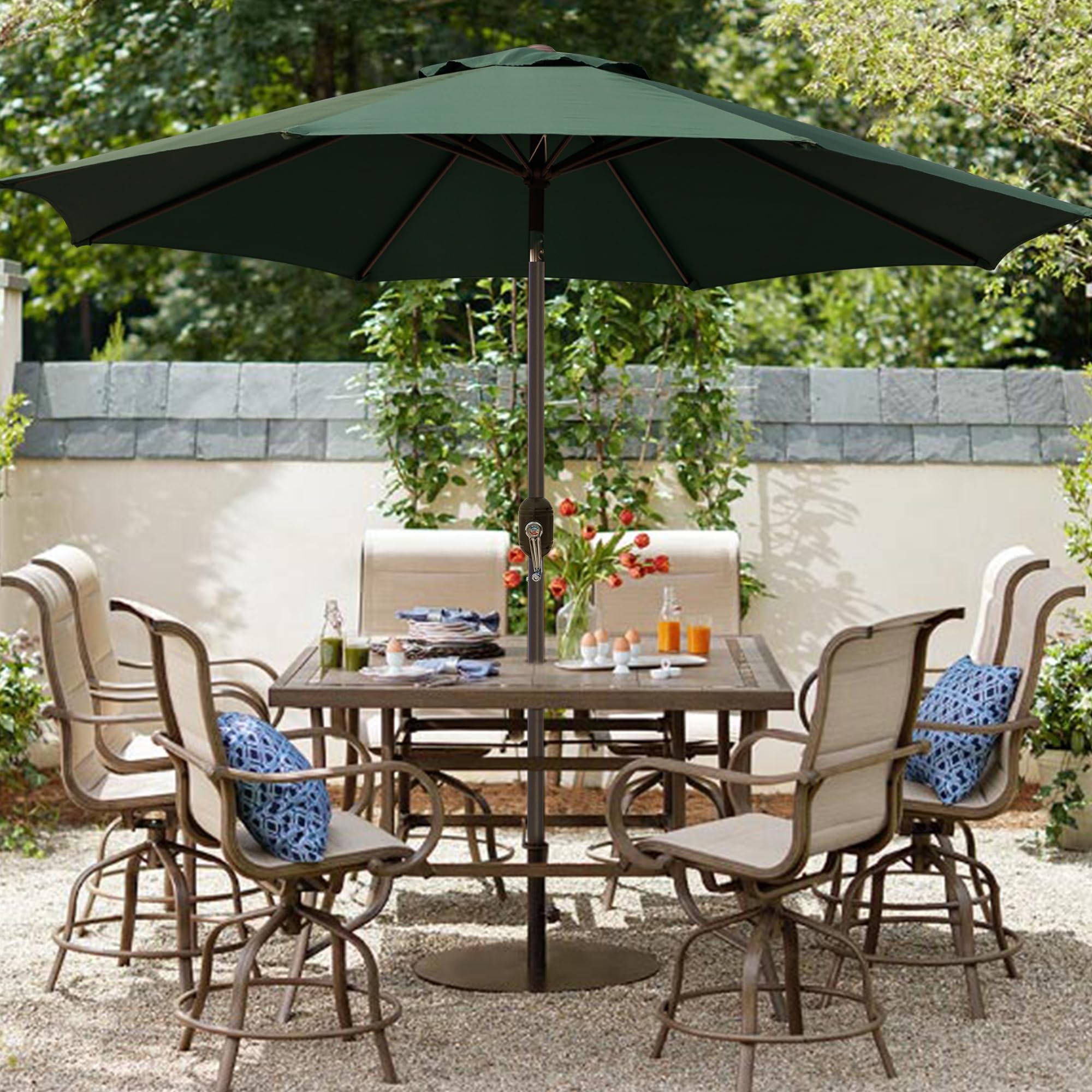 Blissun waterproof, UV-resistant fabric stays clean and vibrant in sun.