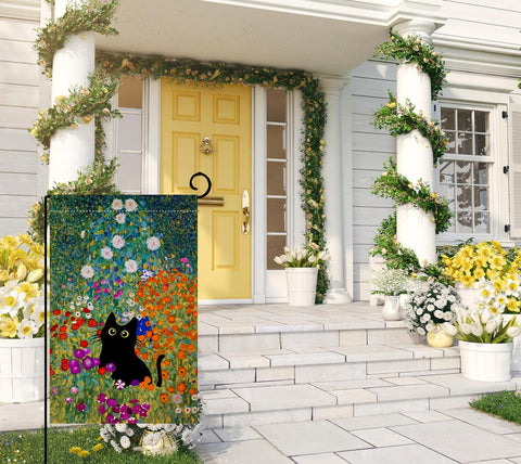 BLKWHT Durable burlap flag with weather resistance for year-round outdoor decorating.