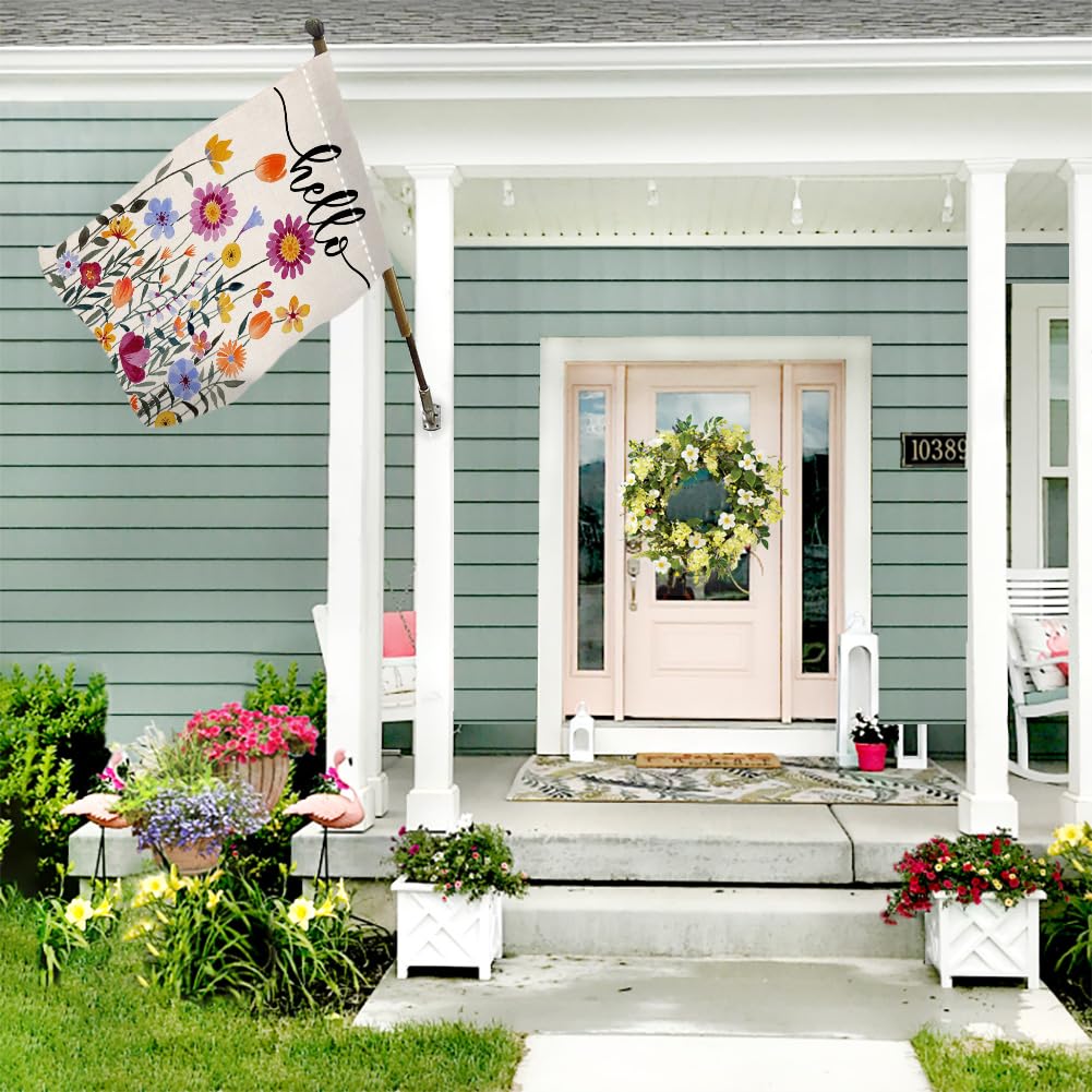BLKWHT weather- and fade-resistant burlap flag preserves color in sun.