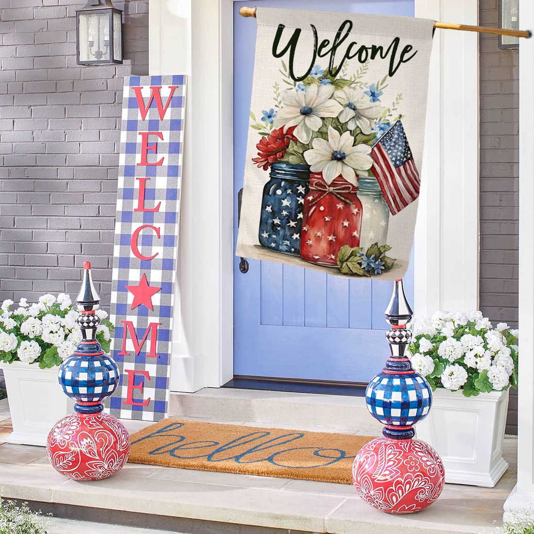 BLKWHT two-sided floral flag boosts visibility from every angle.