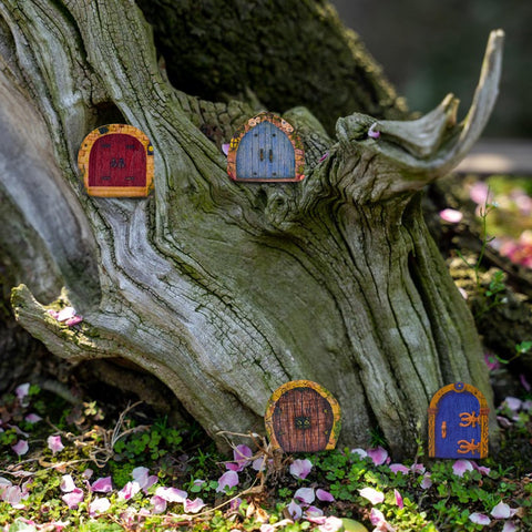 BLLREMIPSUR stone wood door showcases durable, decorative detail in micro landscapes.