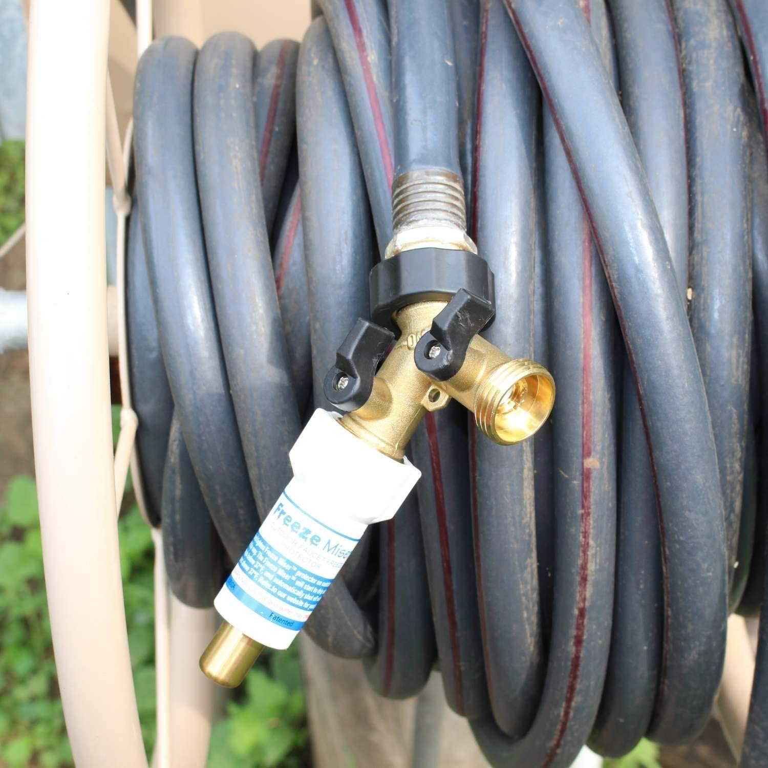 Blue Penguin outdoor faucet protection highlights reliable freezing defense in extreme winters.