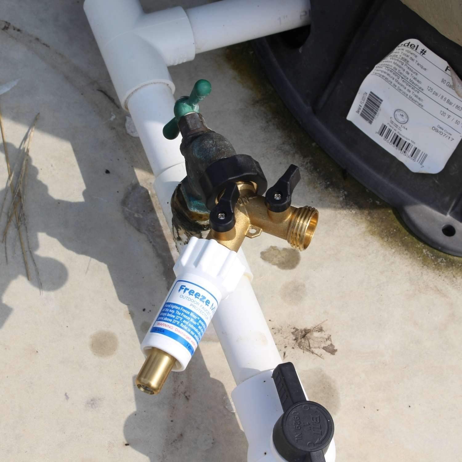 Blue Penguin two-way Y valve assembly enables easy access without shutting the main supply.