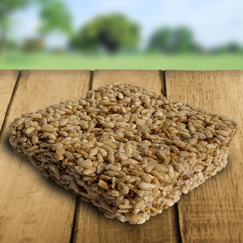 Blue Seal Mealworm Medley melts slower for a clean feeding area