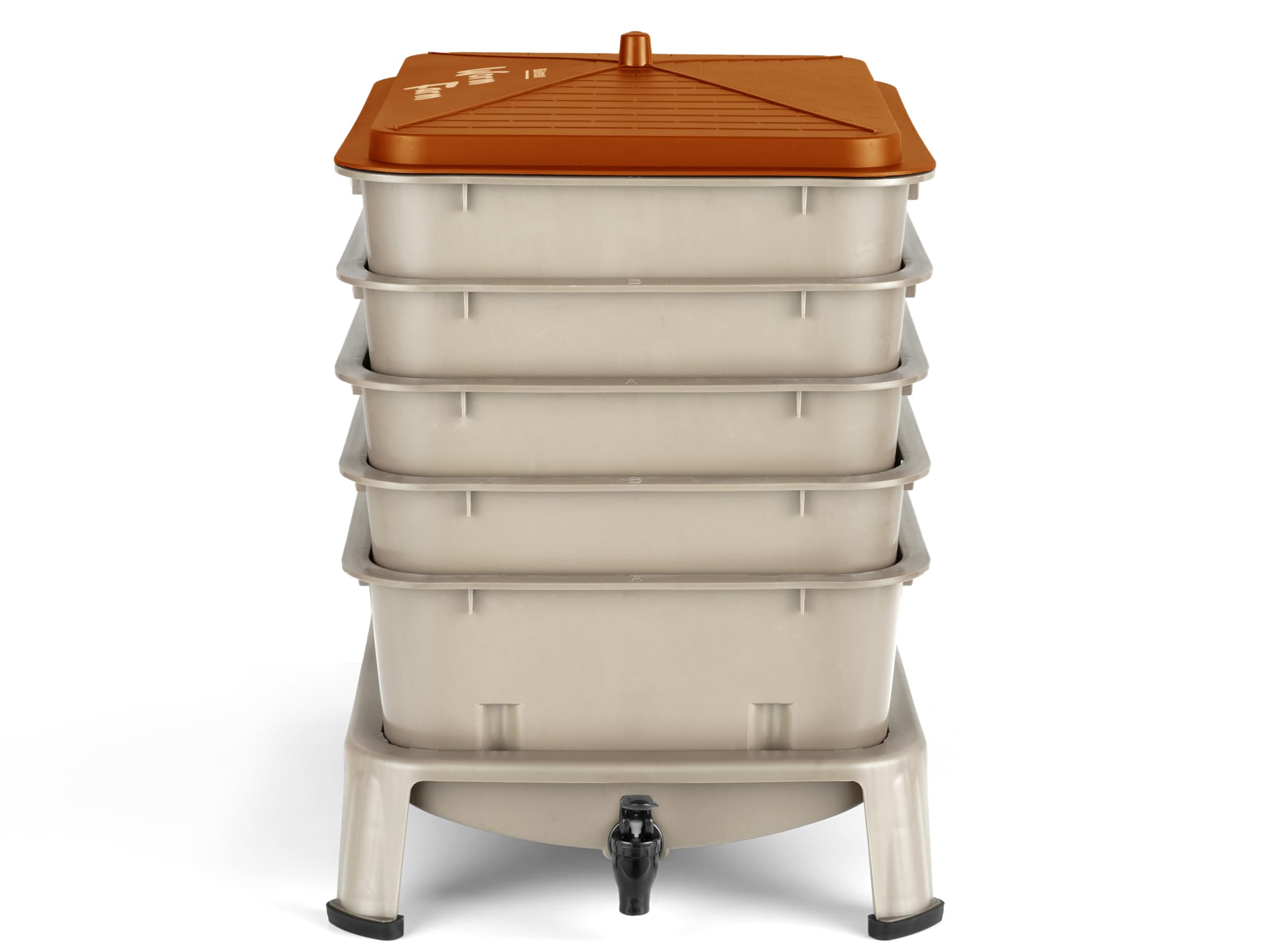 Blütezeit airflow vents in each tray support balanced composting.