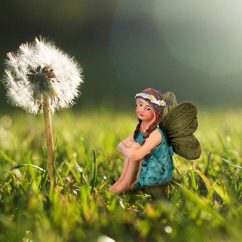 Blulu wind-resistant fairy figurines endure weather for long displays.
