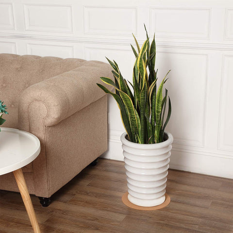Boao round cork coaster absorbs spills and protects tables