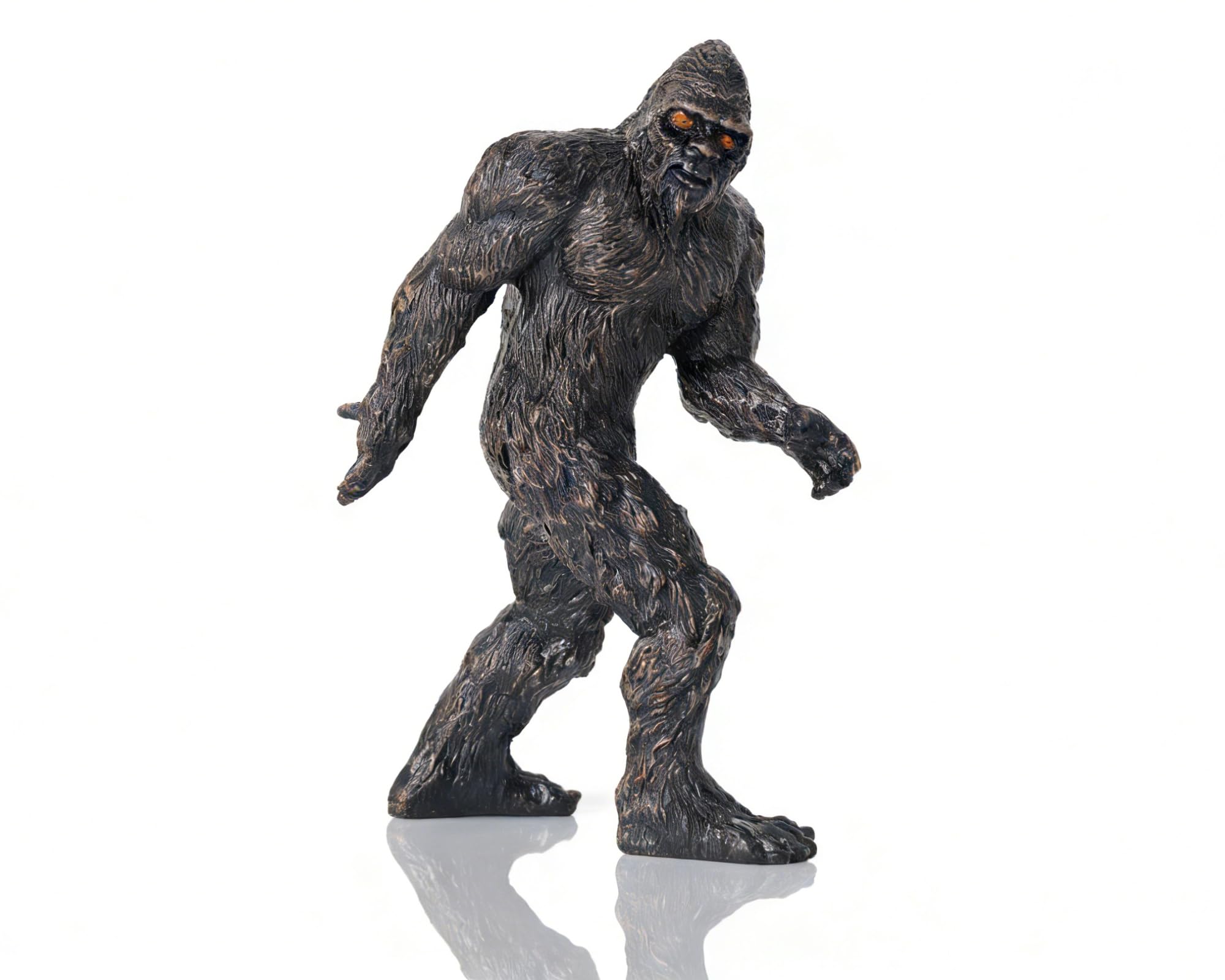 BOIHEGU Bigfoot 5-inch garden figurine, a striking shelf display and conversation starter.