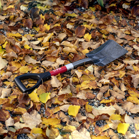 Bond LH047 mini D-handle square shovel suitable for planting, soil transfer, and yard cleanup.