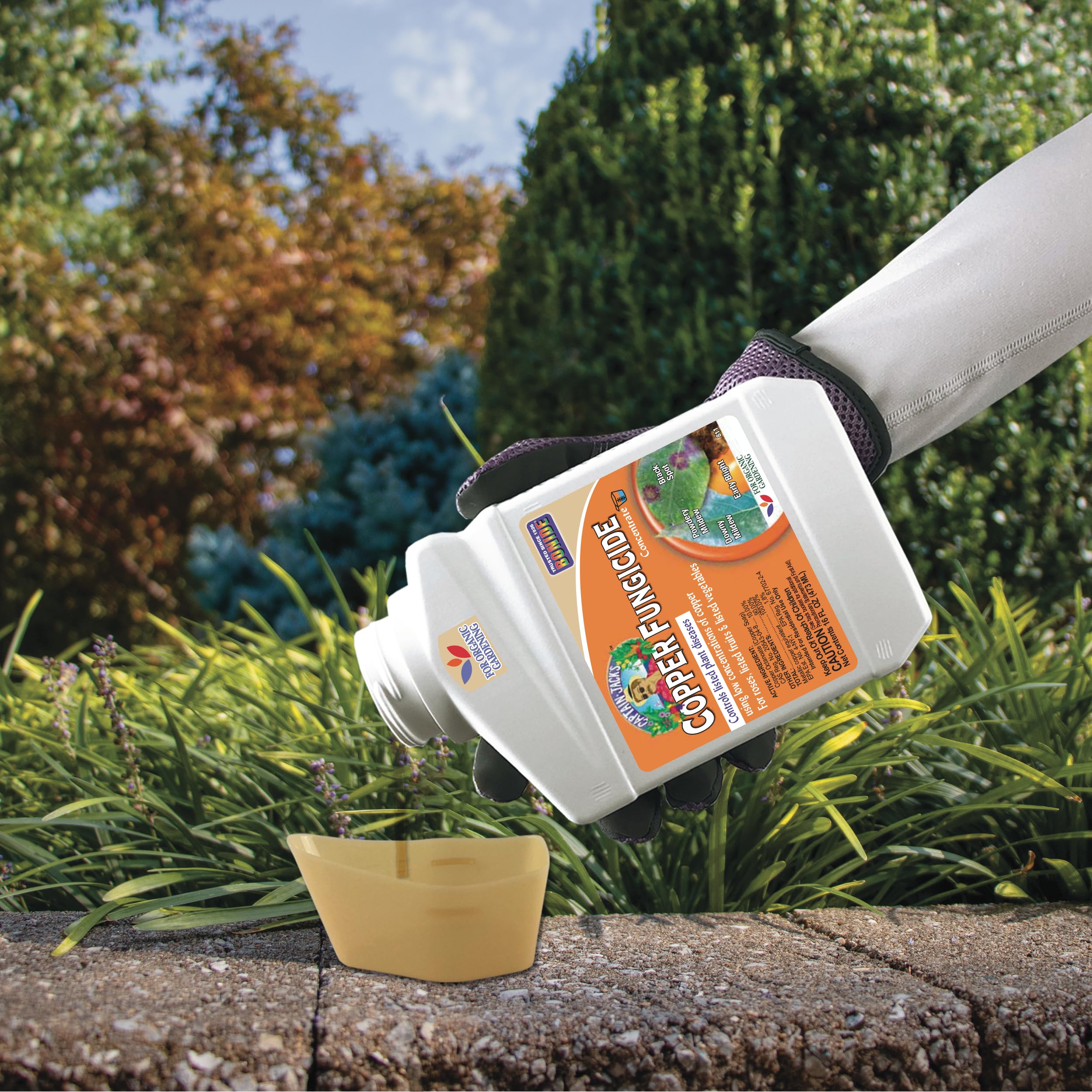 Bottle being poured shows quick, user-friendly disease management.