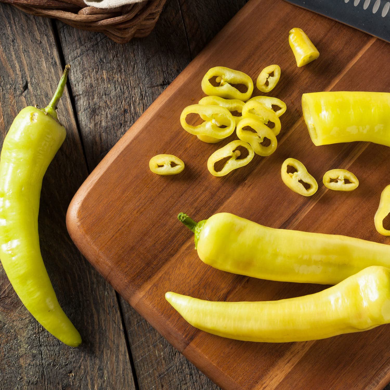 Bonnie Plants Hot Banana Pepper yellow 4-pack box ready for planting