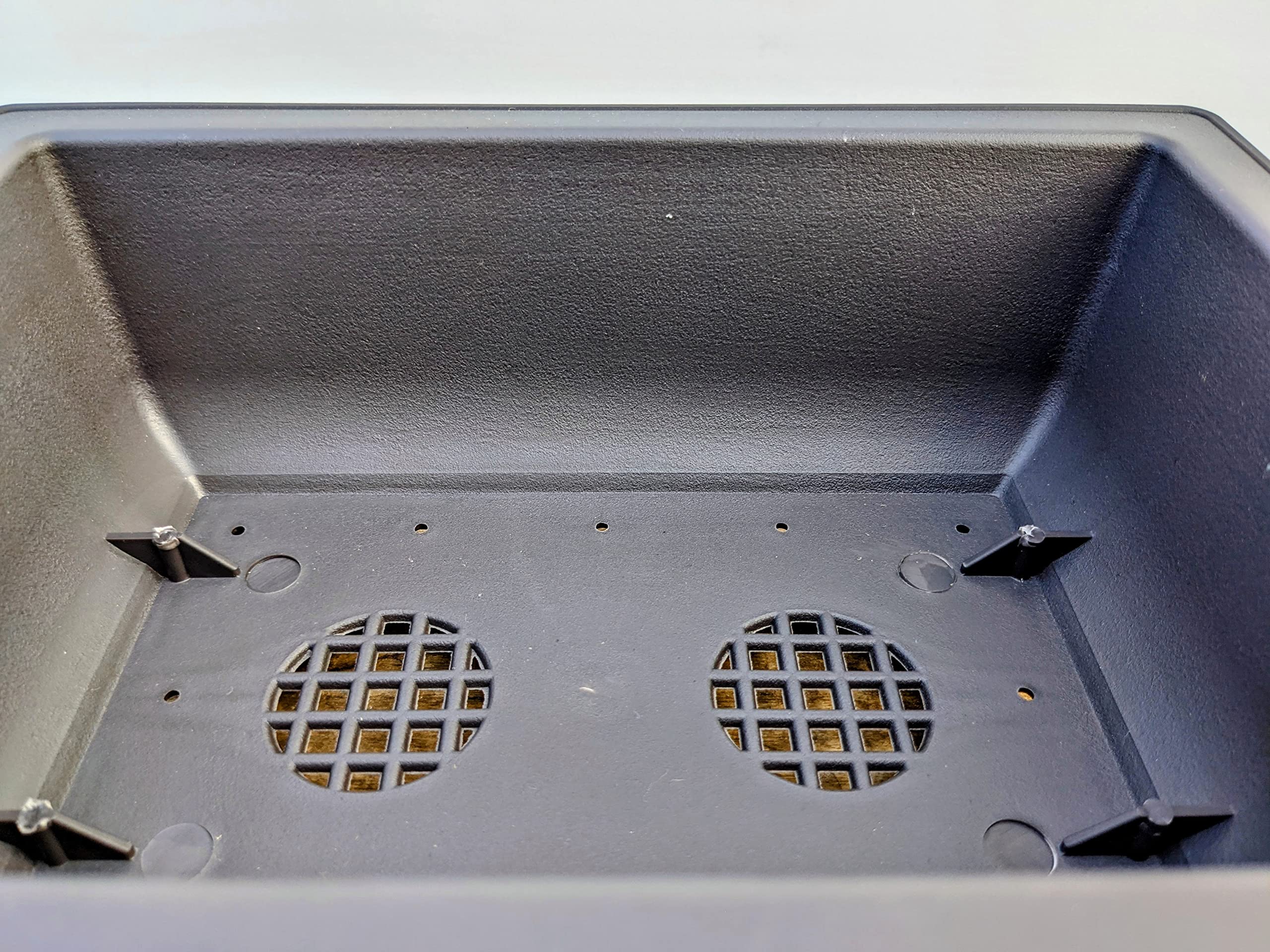 Bonsai Outlet durable trays prevent soil loss during watering.