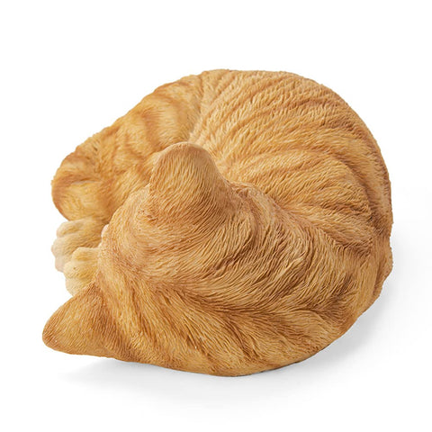 Bositigo cat figurine showcases lifelike fur detailing for a vivid garden centerpiece.