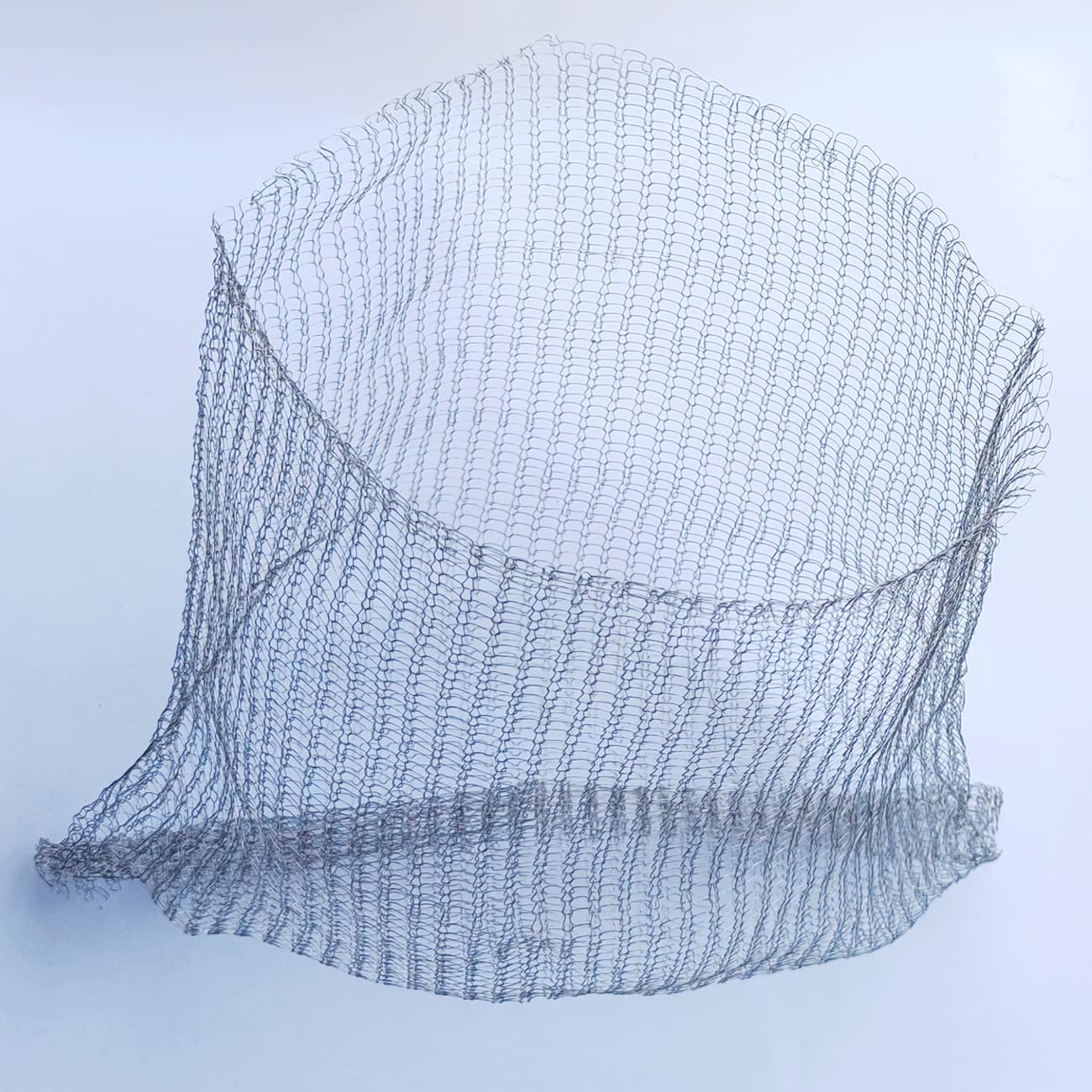 boUod Rodent-proof mesh blocks gophers and voles from feeding underground.