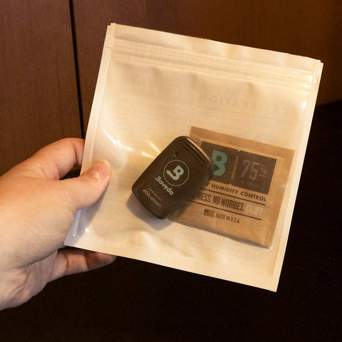 Boveda setup in humidor with hygrometer ensures precise humidity management over time.