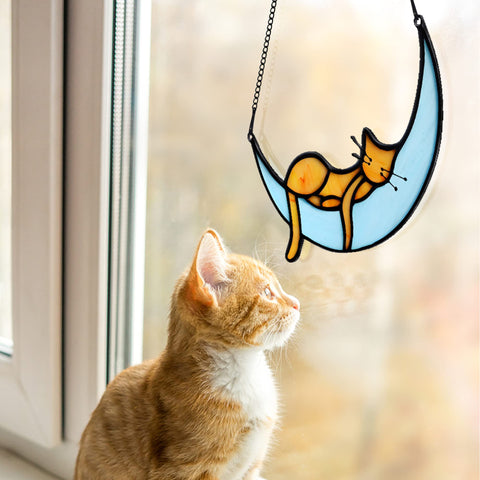 BOXCASA memorial cat gift memorializes a pet with colorful glass.