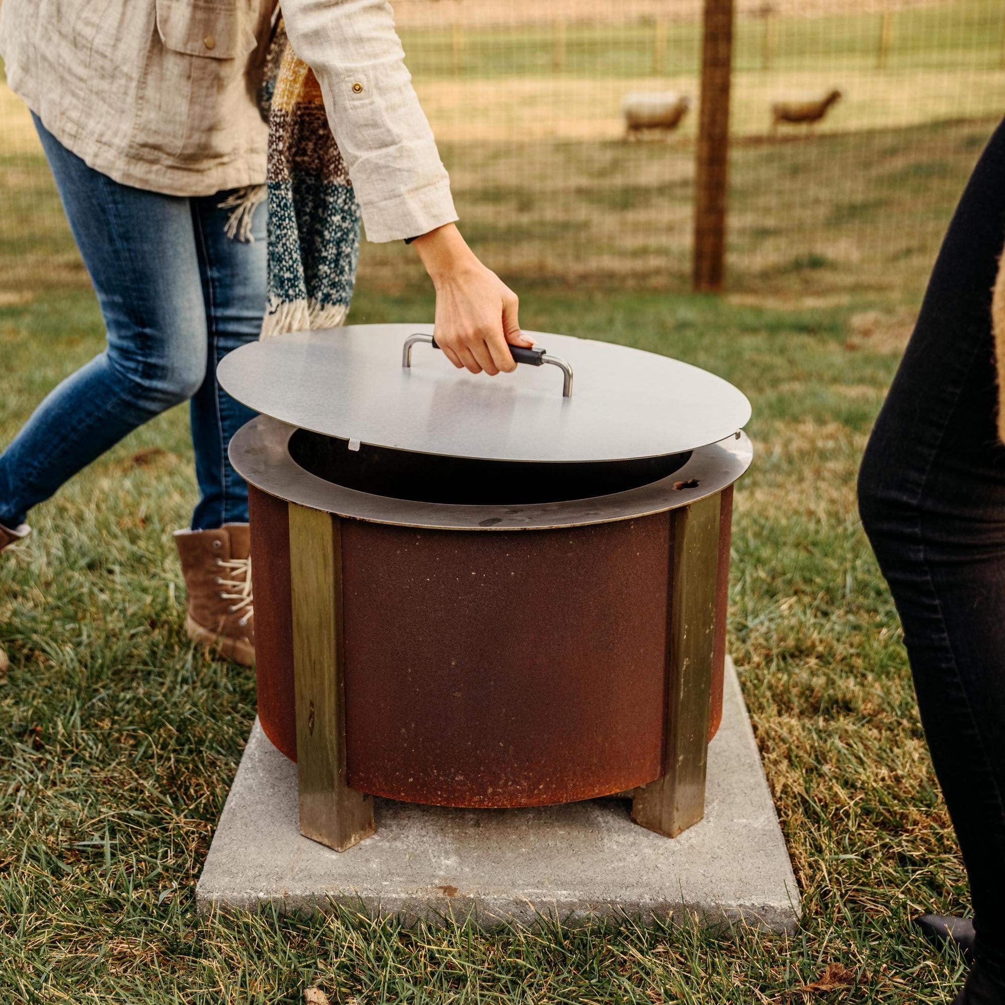 Breeo X Series 24 lid fits 27.5 inch diameter pits for a snug fit.