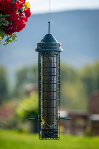 Brome UV-resistant construction withstands outdoor use and seasons.