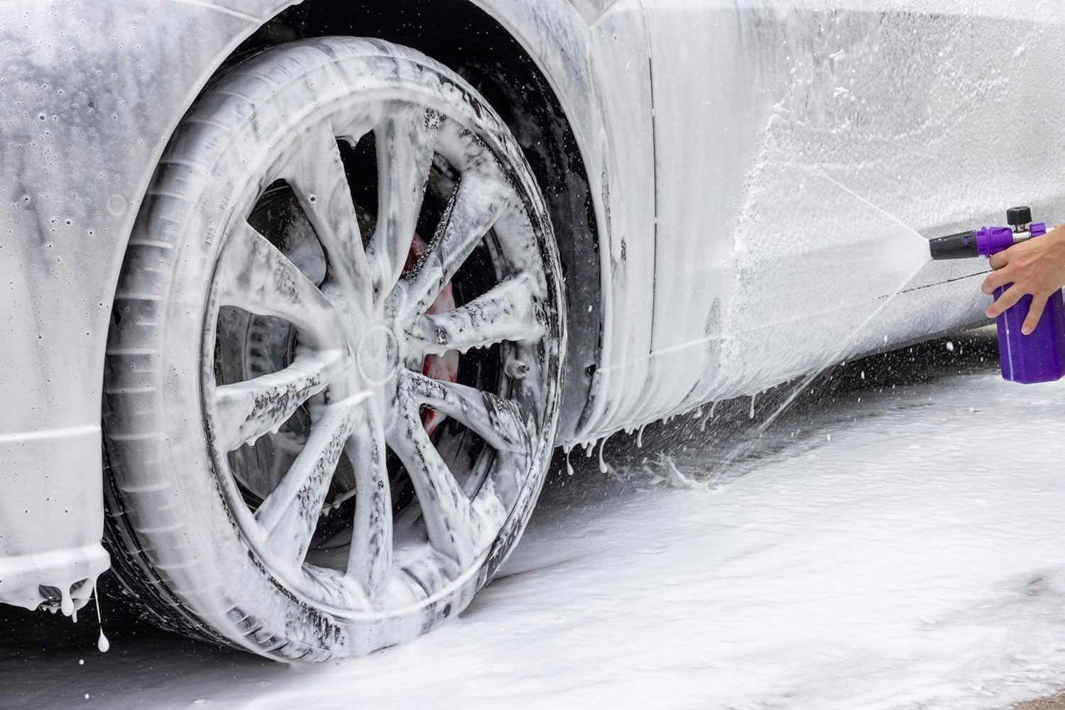 Brug's Pro Foam Cannon foam closeup highlights lush, clingy texture.