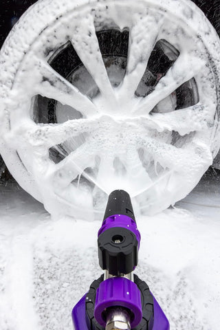 Brug's Pro Foam Cannon quick connector enables smooth transitions during washes.