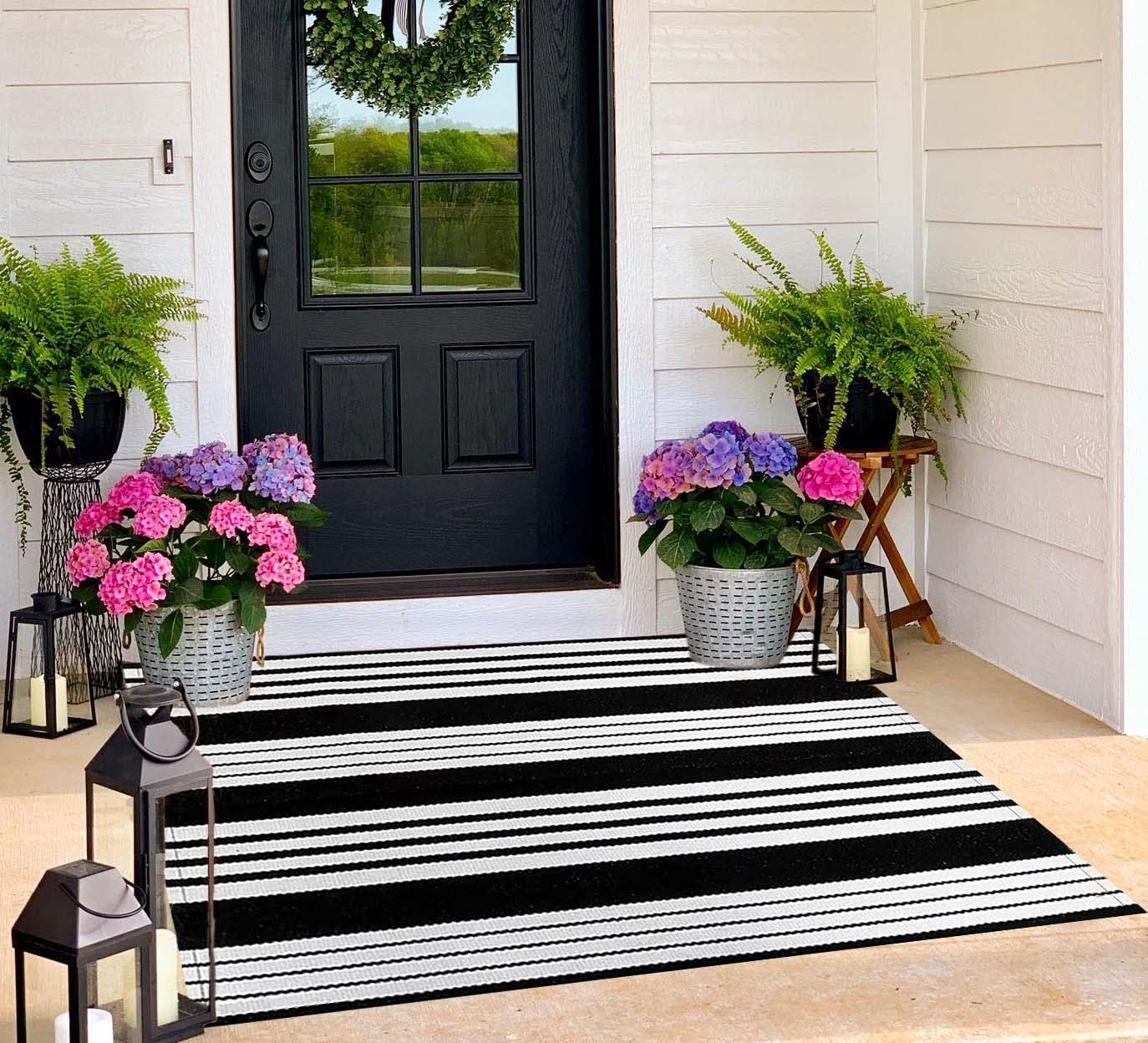 BUAGETUP durable, soft weave fits indoor and outdoor use.