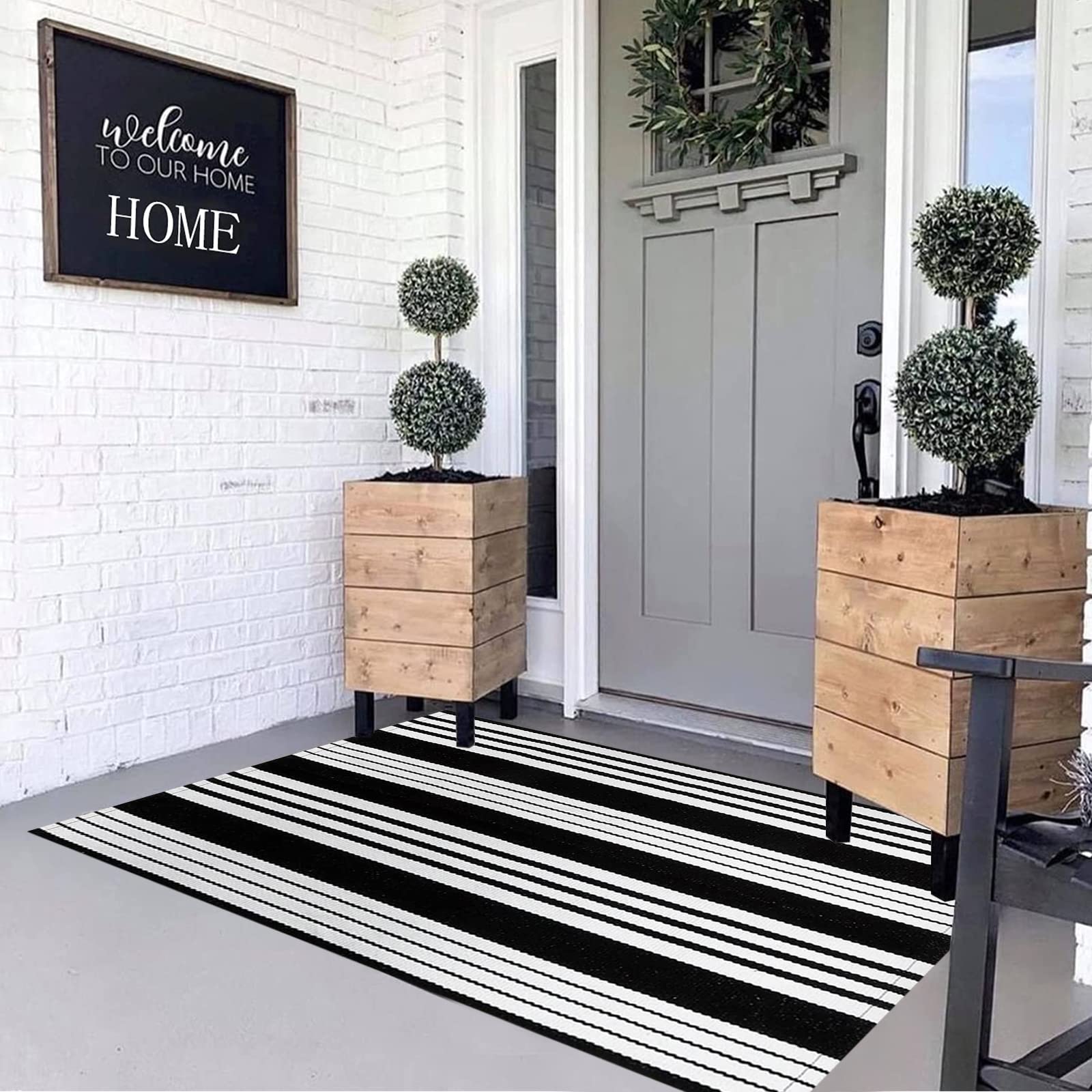 BUAGETUP machine-washable rug cleans easily for quick maintenance.