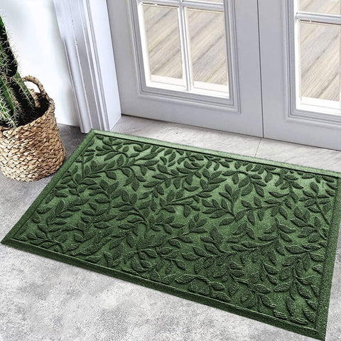 Bulijojo front entrance doormat in green scrapes dirt from shoes and keeps entryways clean.