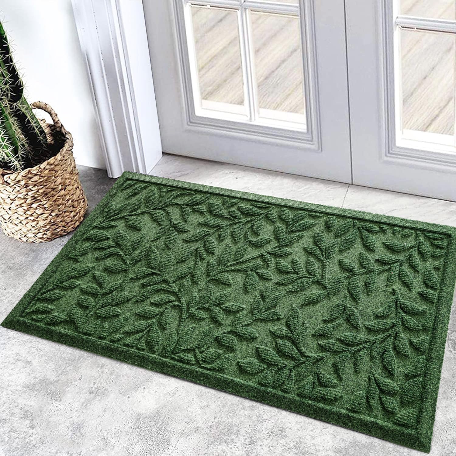 Bulijojo leaves-green front entrance doormat helps keep dirt at bay at the doorway.