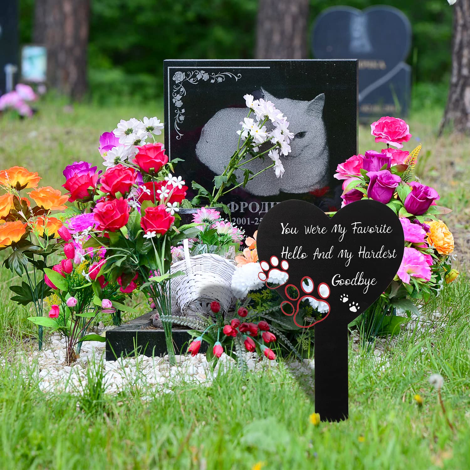 BUoonyer ground stake marker is suitable for yards and cemeteries.