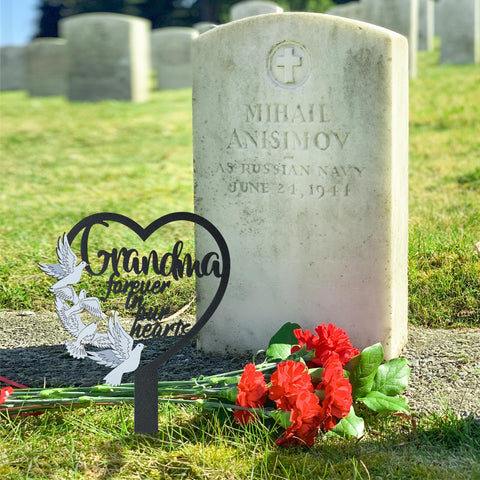 BUoonyer outdoor memorial stake with secure, wind-resistant installation.