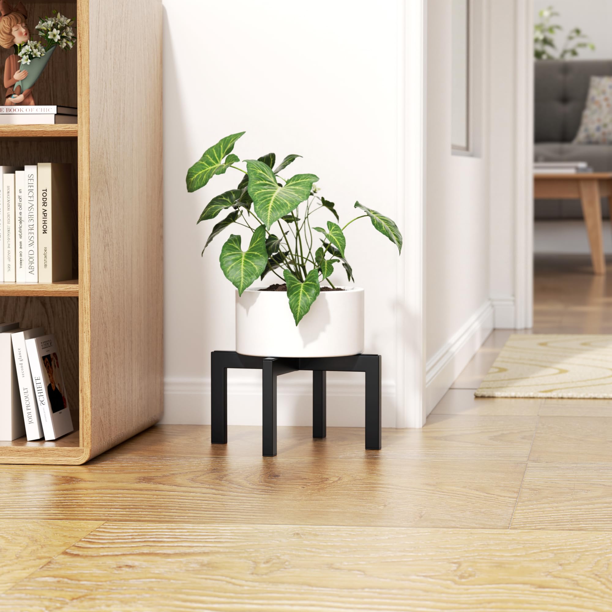 Bussdis single-pot stand fits pots 5–12 inches in diameter.