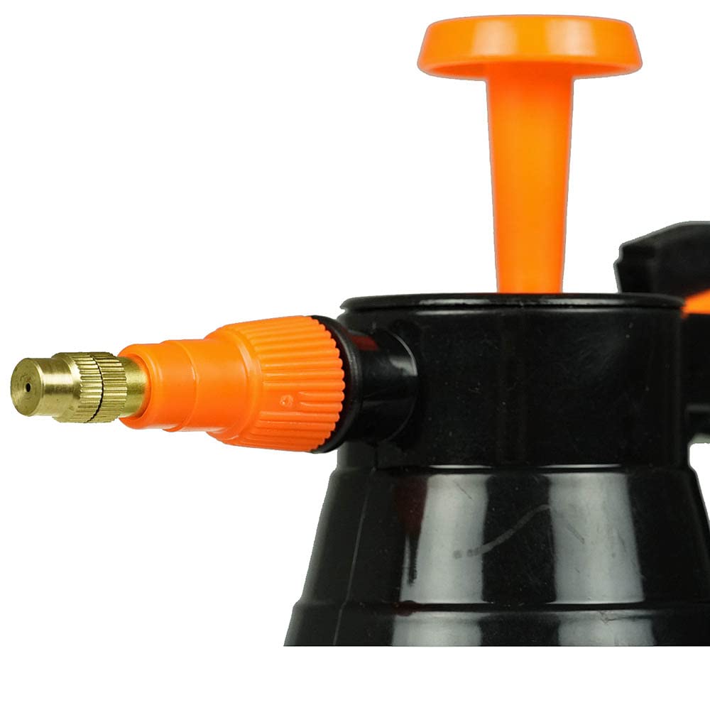 Butcher BBQ 1.5L reservoir sprayer supports quick spritzing during smoking.