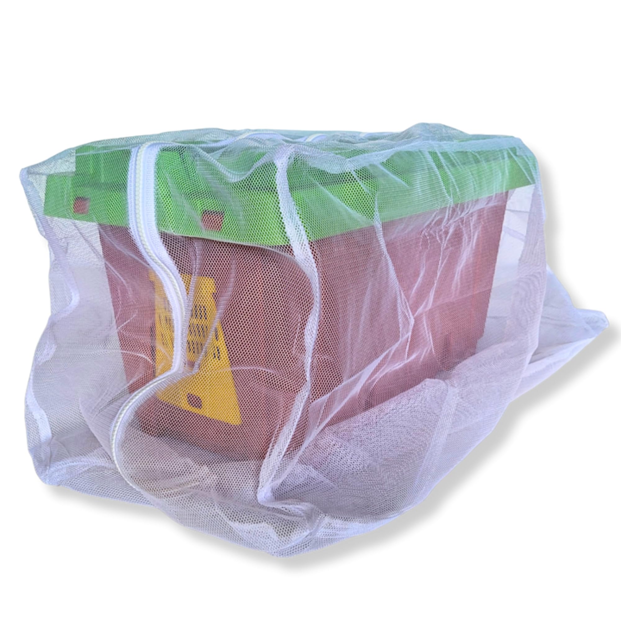 Buzz Bag nucleus hive setup shows secure containment and smooth loading.