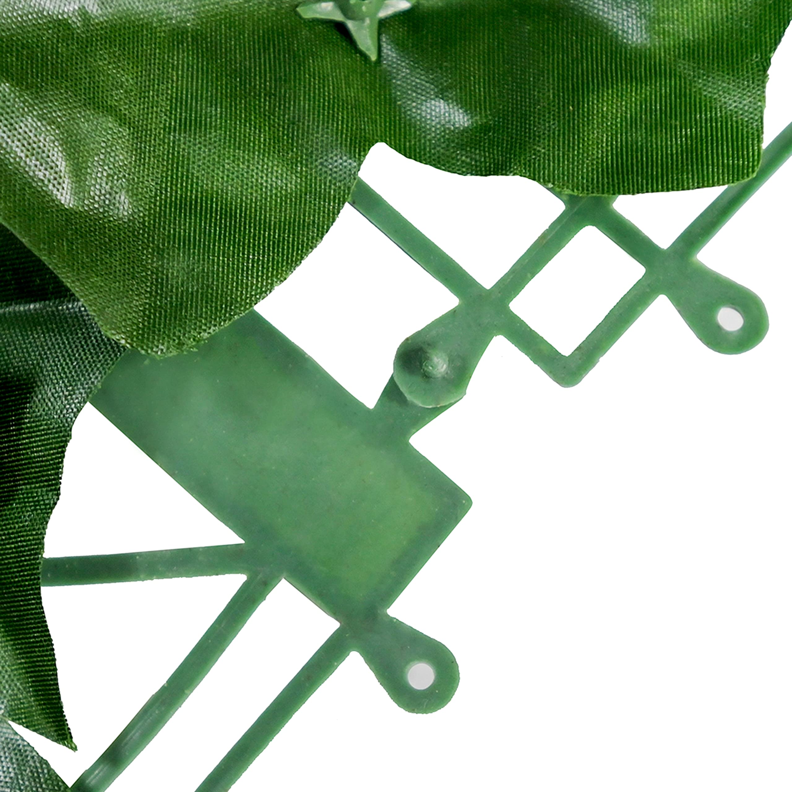 Rolled packaging for Bybeton ivy allows compact storage and quick setup.