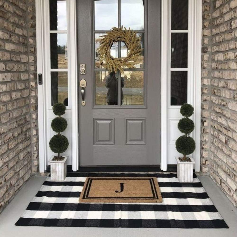 CAINANEL buffalo plaid outdoor rug suitable for indoor and outdoor use.