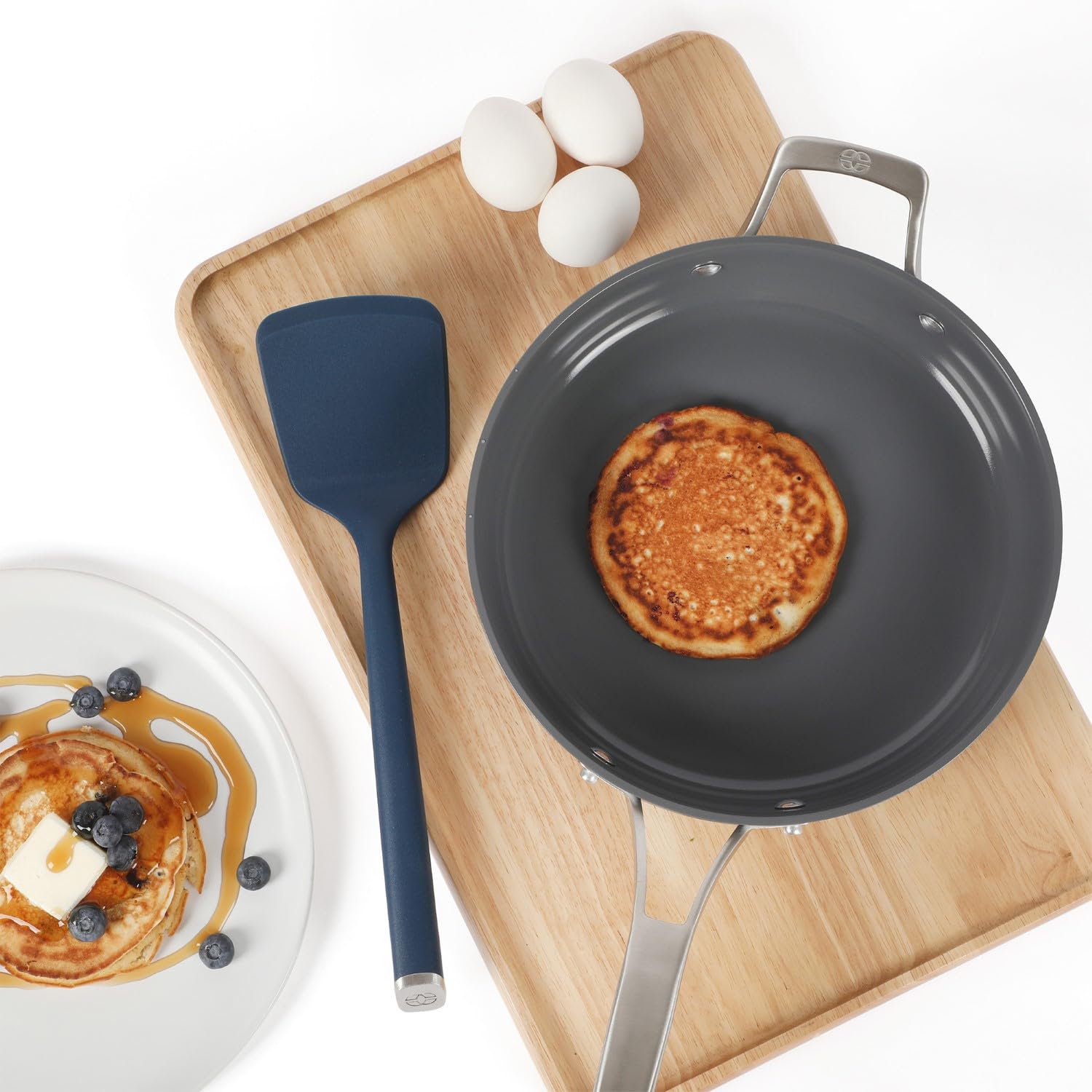 Calphalon Edge silicone turner keeps kitchen tidy and surfaces scratch-free after use.