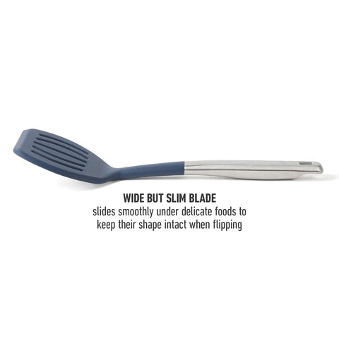 Calphalon Prime silicone head draining liquids while serving